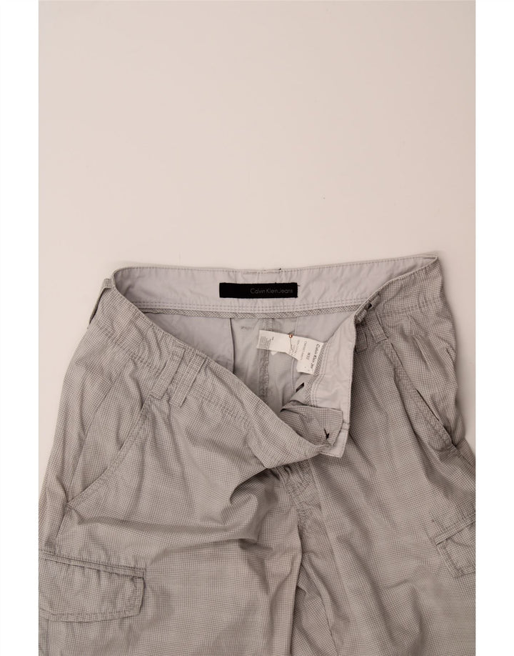 CALVIN KLEIN Mens Cargo Shorts W32 Medium Grey Check Cotton Vintage Calvin Klein and Second-Hand Calvin Klein from Messina Hembry 
