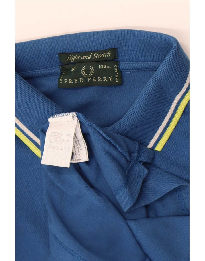 Fred Perry Herre lys og stræk poloshirt mellemblå stribet bomuld