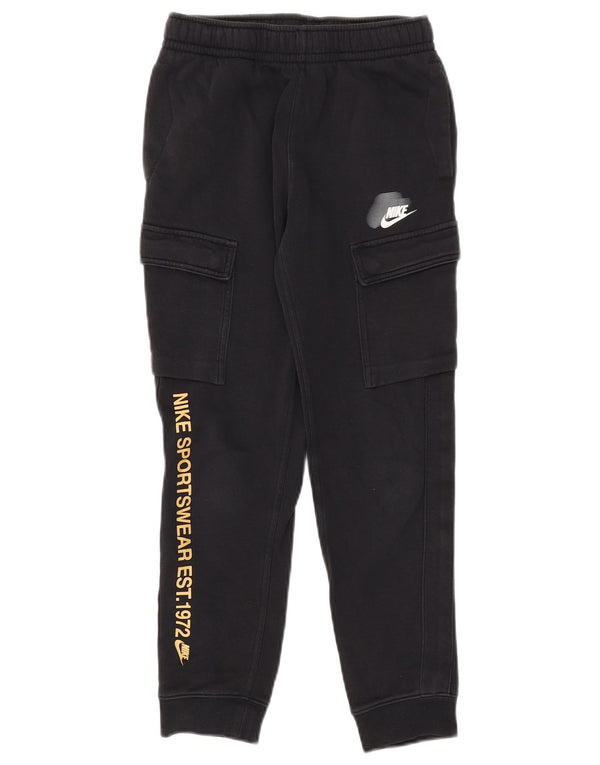 Nike Boys Graphic Cargo træningsdragt Bukser Joggers 10-11 år Medium Sort