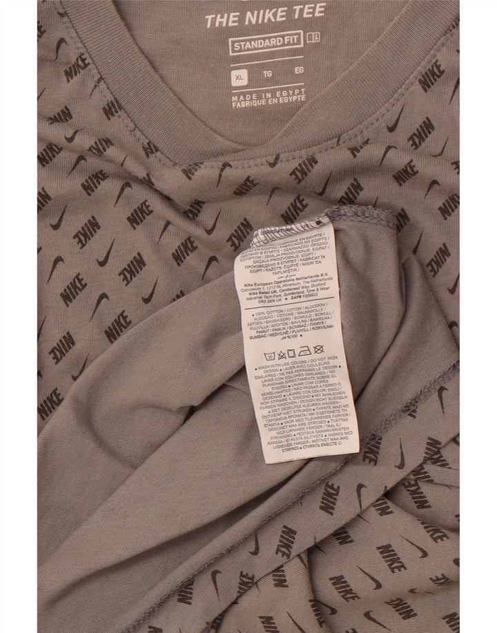 NIKE Grafisk T-shirt-top med standard pasform til mænd XL Grå Colourblock Bomuld