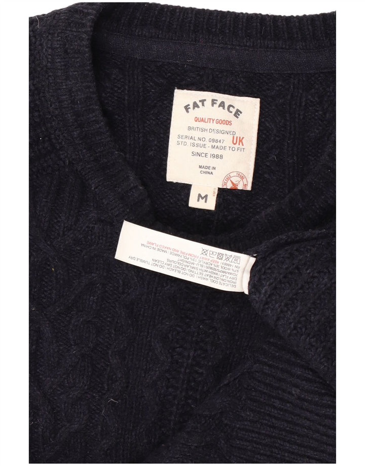 Fedt ansigt til mænd med rund hals sweater mellem marineblå uld
