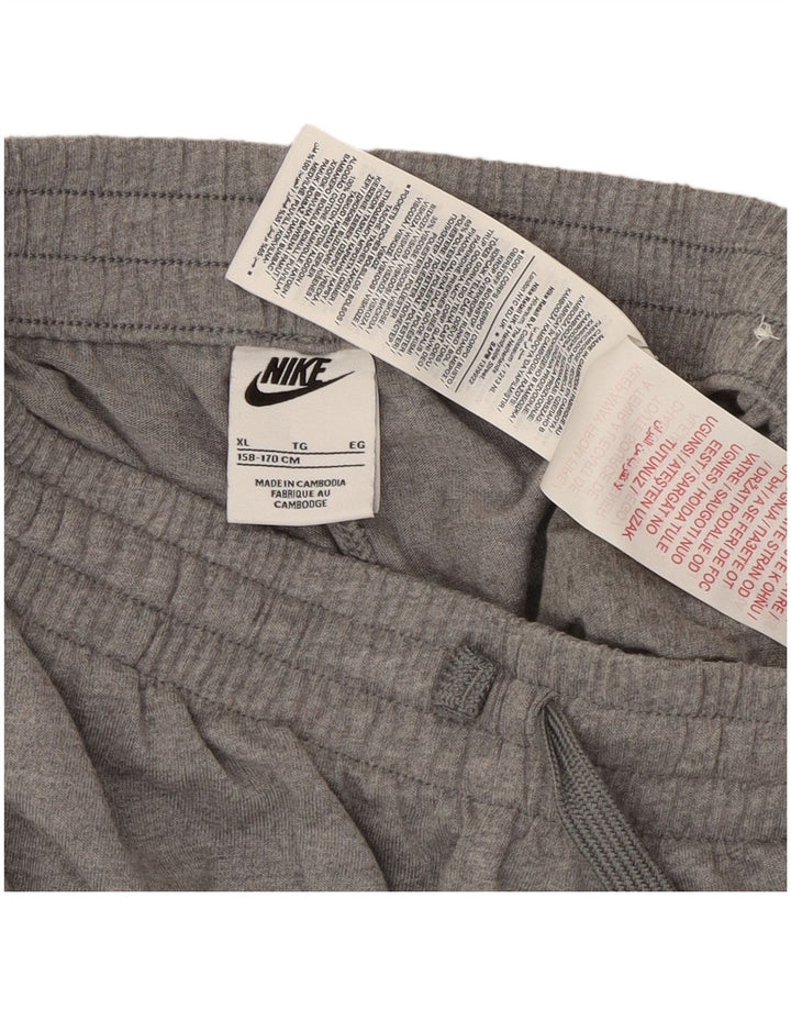 Nike Boys Sports Shorts 13-14 år XL Grå polyester