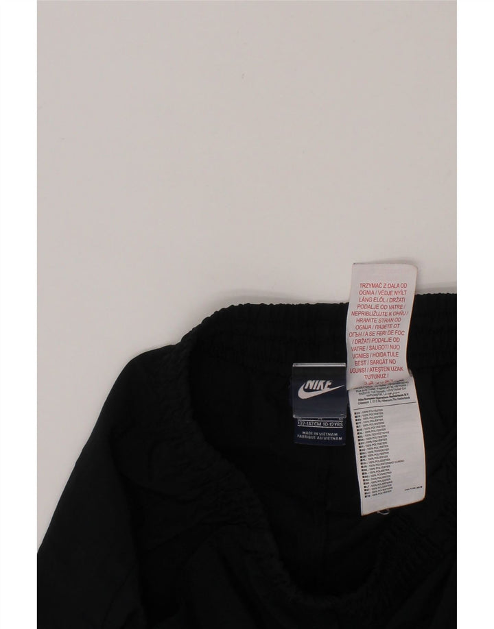NIKE Boys Graphic Sport Shorts 10-11 Years Medium Black Polyester Vintage Nike and Second-Hand Nike from Messina Hembry 