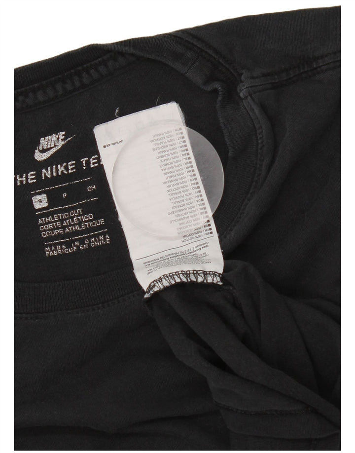 Nike T-shirt i atletisk snit til mænd, lille sort bomuld