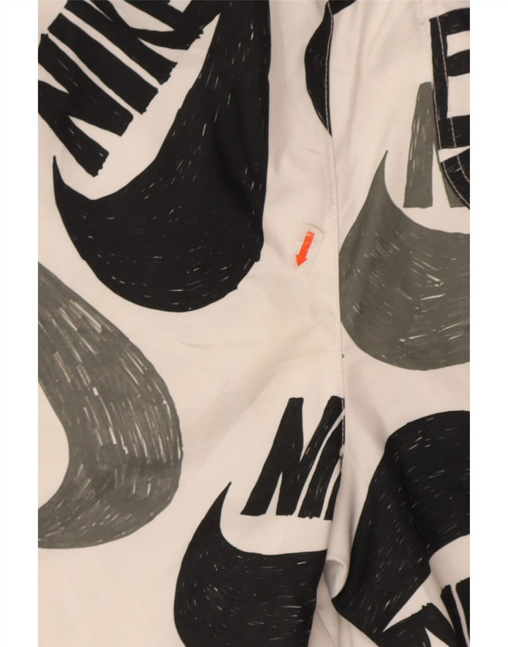 Nike drenge grafiske sportsshorts 12-13 år store hvide polyester