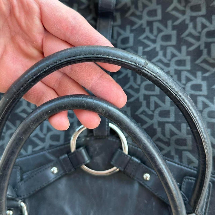 Y2K DKNY-håndtaske fra begyndelsen af ​​2000'erne