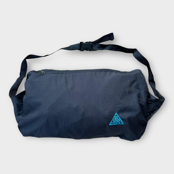 Nike ACG pakbar jakke - medium (passer som en stor)