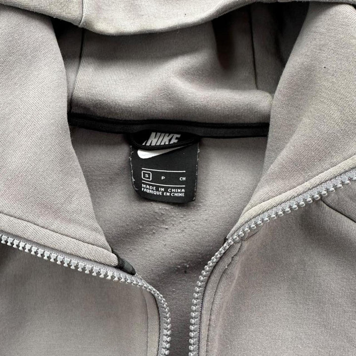 Nike tech style hættetrøje - lille