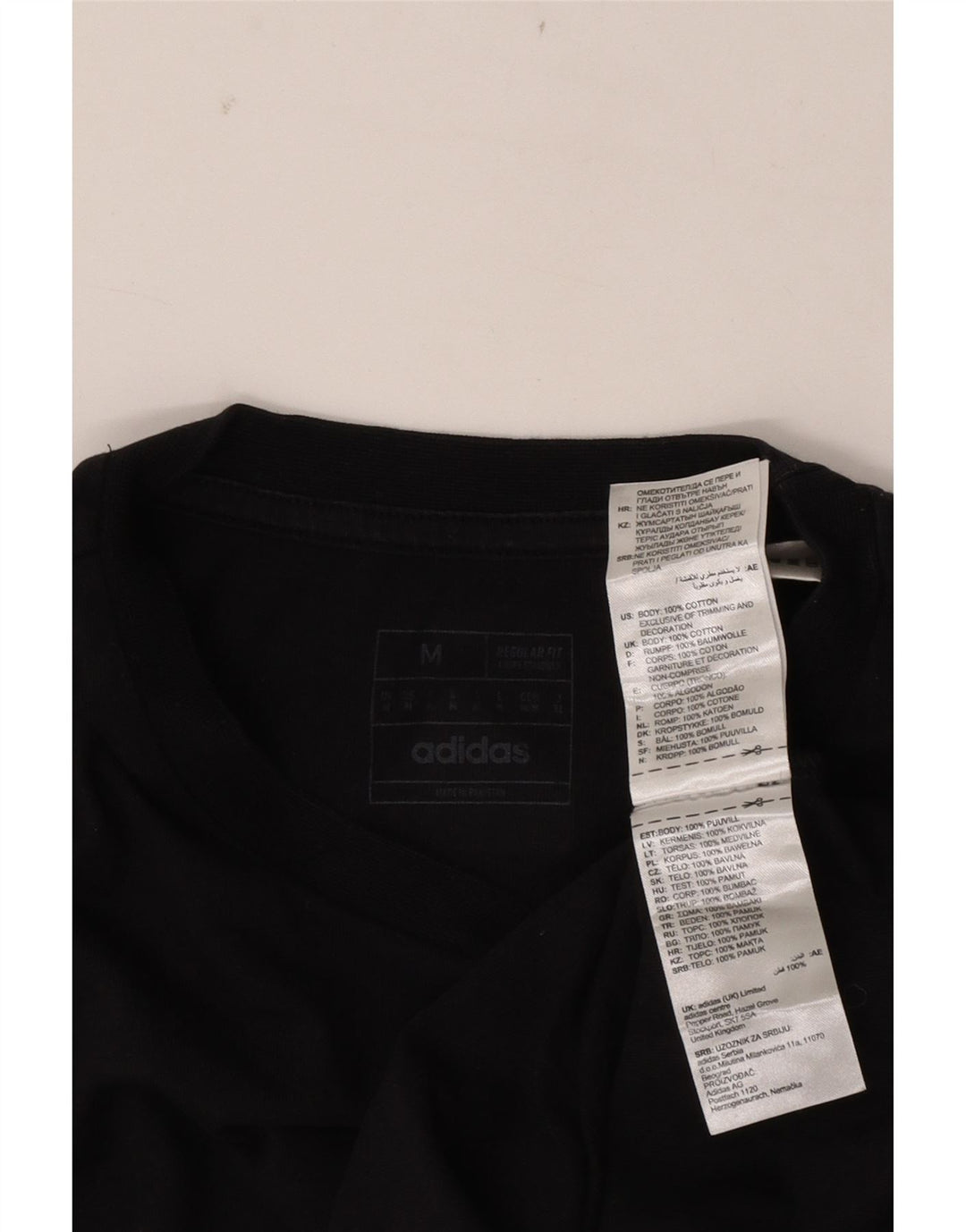 Adidas Herre Regular Fit Grafisk T-shirt Top Medium Sort Bomuld
