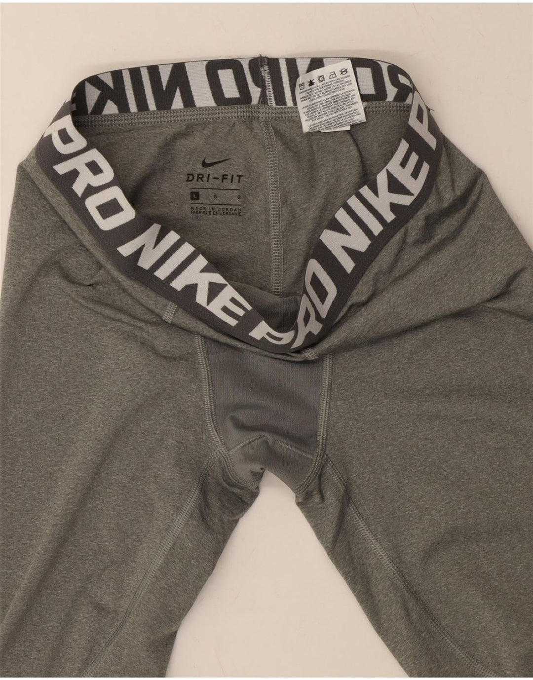 NIKE Girls Dri Fit Graphic Capri Leggings 12-13 Years Large Grey Polyester Vintage Nike and Second-Hand Nike from Messina Hembry 