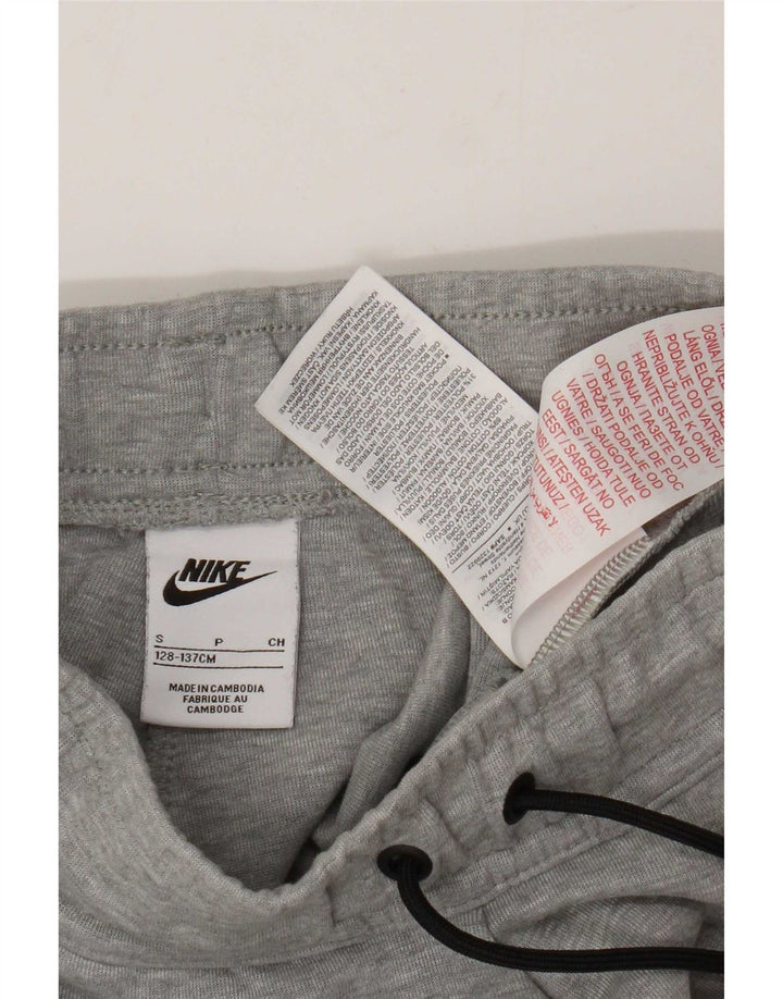 Nike Boys træningsdragt Bukser Joggers 8-9 år Small Grey Colourblock
