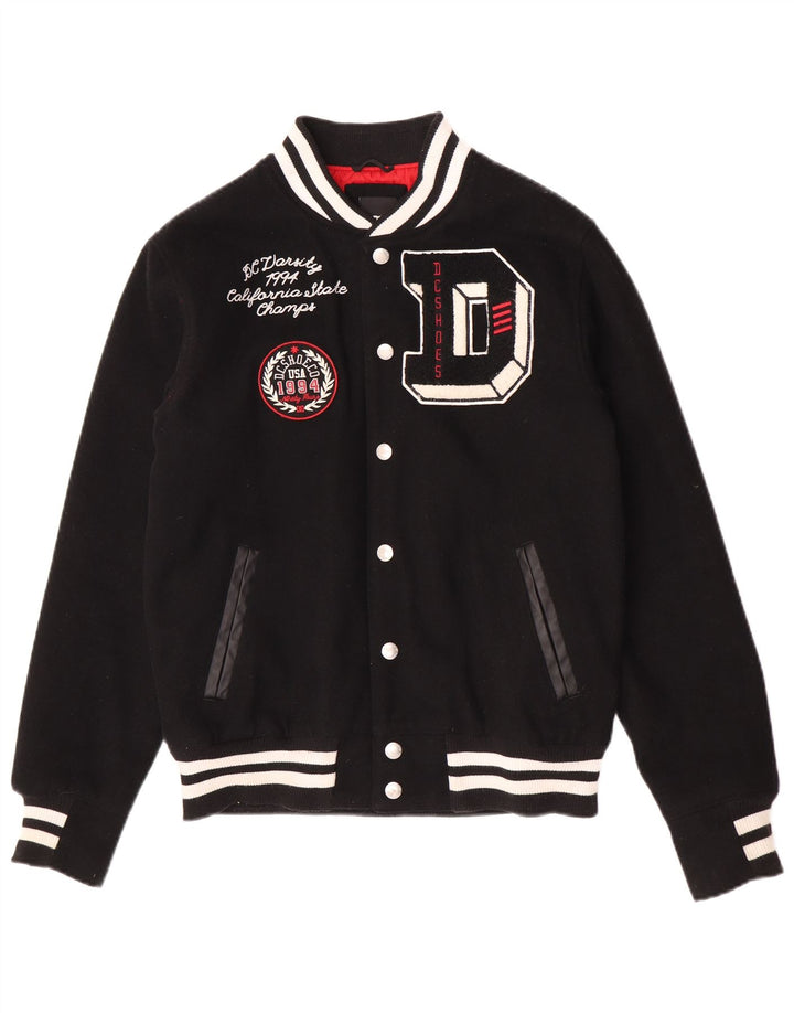 DC Herre Grafisk Varsity Jacket UK 36 Lille sort uld