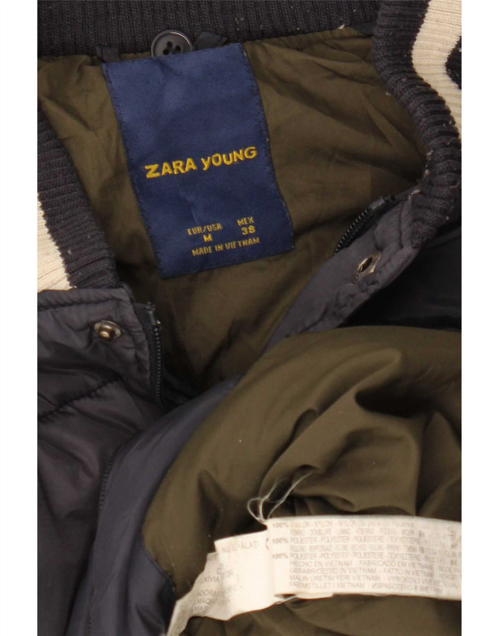 Zara Grafisk polstret jakke til drenge 13-14 år Medium Navy Blue Colourblock
