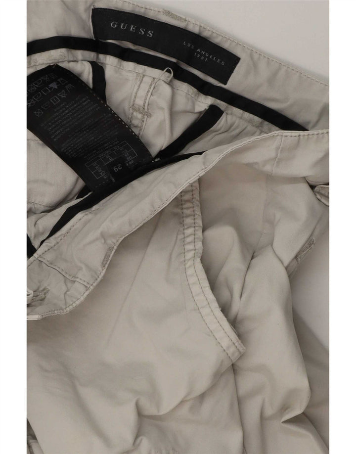 Guess Distressed Chino Shorts til mænd W29 Små grå bomuld