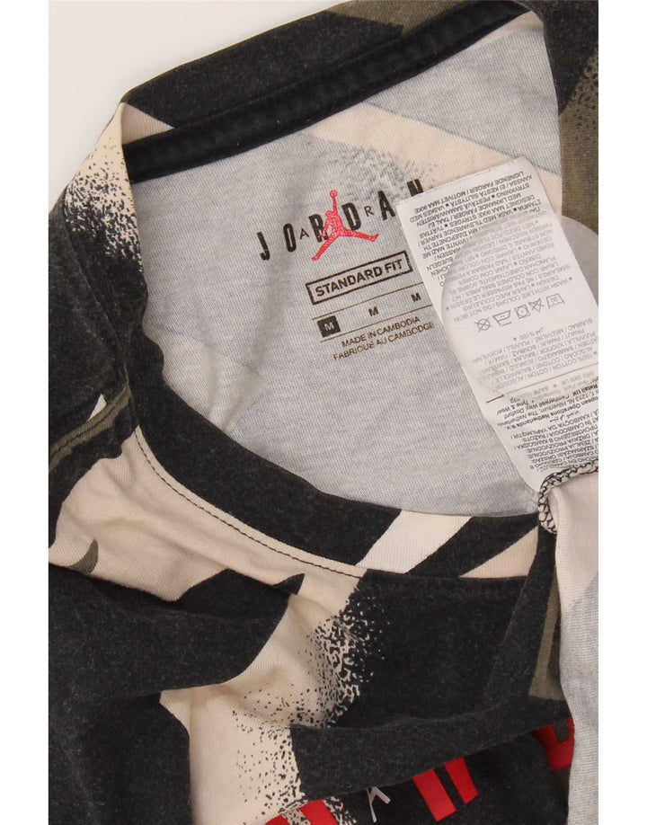 Jordan Herre Standard Fit Grafisk T-shirt Top Medium Flerfarvet Geometrisk