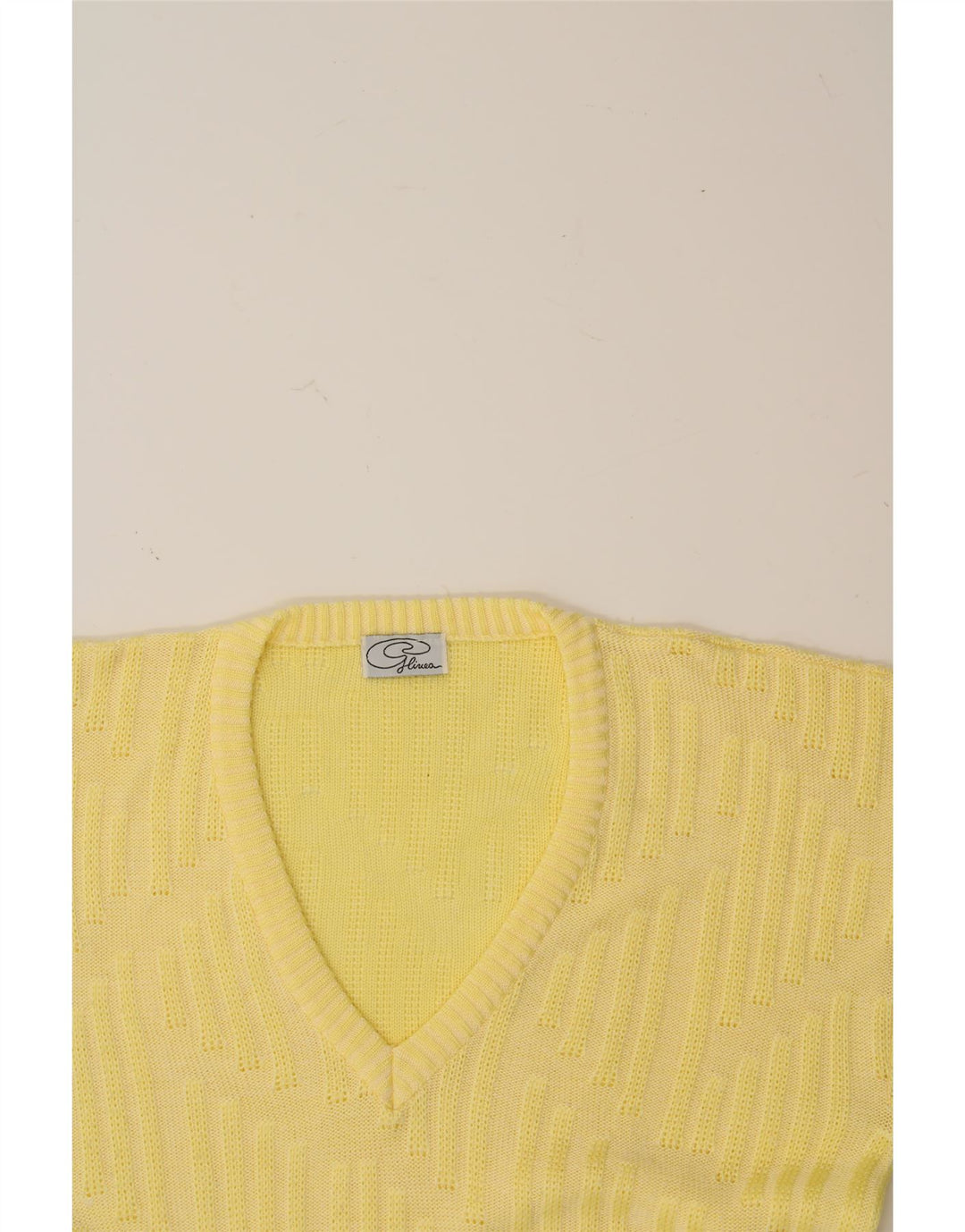 VINTAGE Mens V-Neck Jumper Sweater Medium Yellow Polyester Vintage Vintage and Second-Hand Vintage from Messina Hembry 