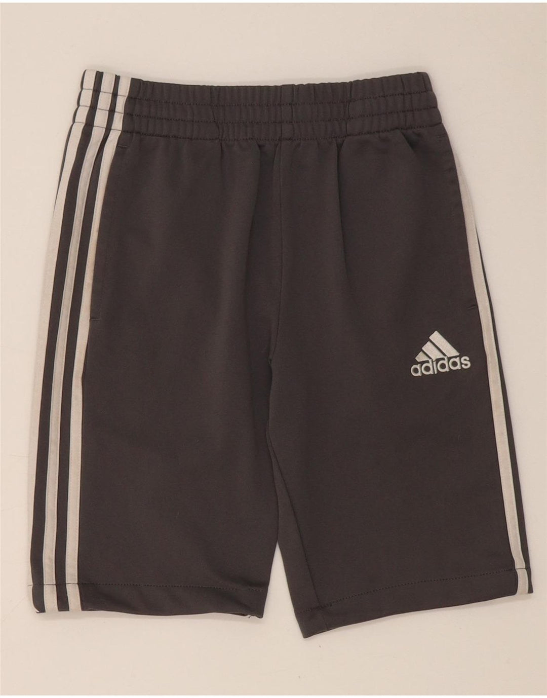 Adidas drenge sportsshorts 10-11 år mellemgrå