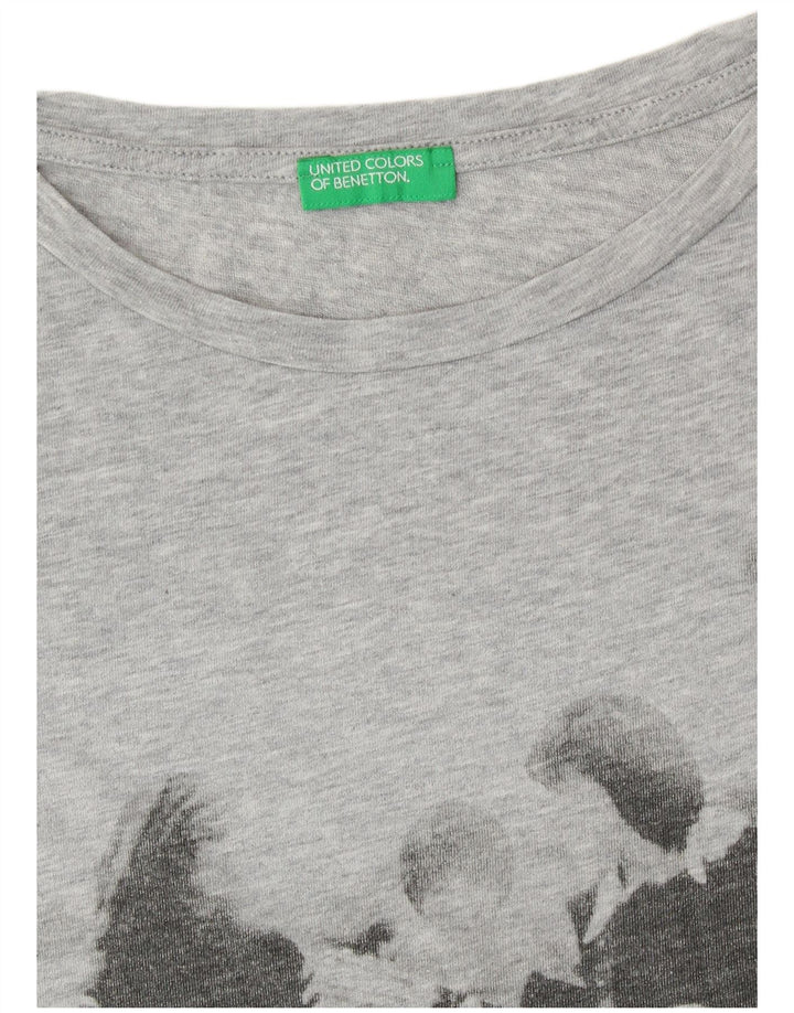 UNITED COLOURS OF BENETTON Dame grafisk T-shirt top UK 14 mellemgrå